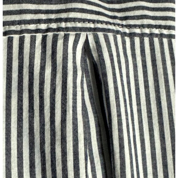 Women Gray | White Classic Shirt Size: L - Picture 6 of 6